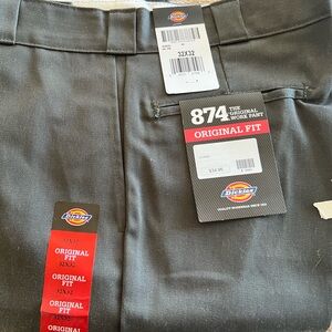 Men’s Dickies Khakis pants 32x32. NWT